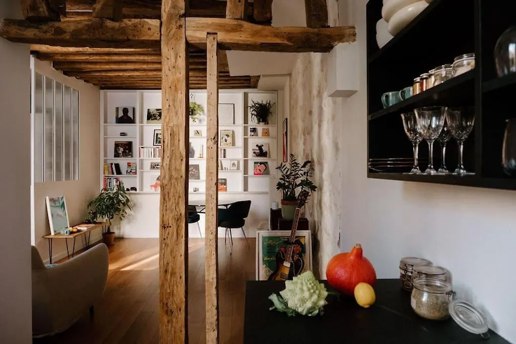 Charming Paris Hideaway Daire